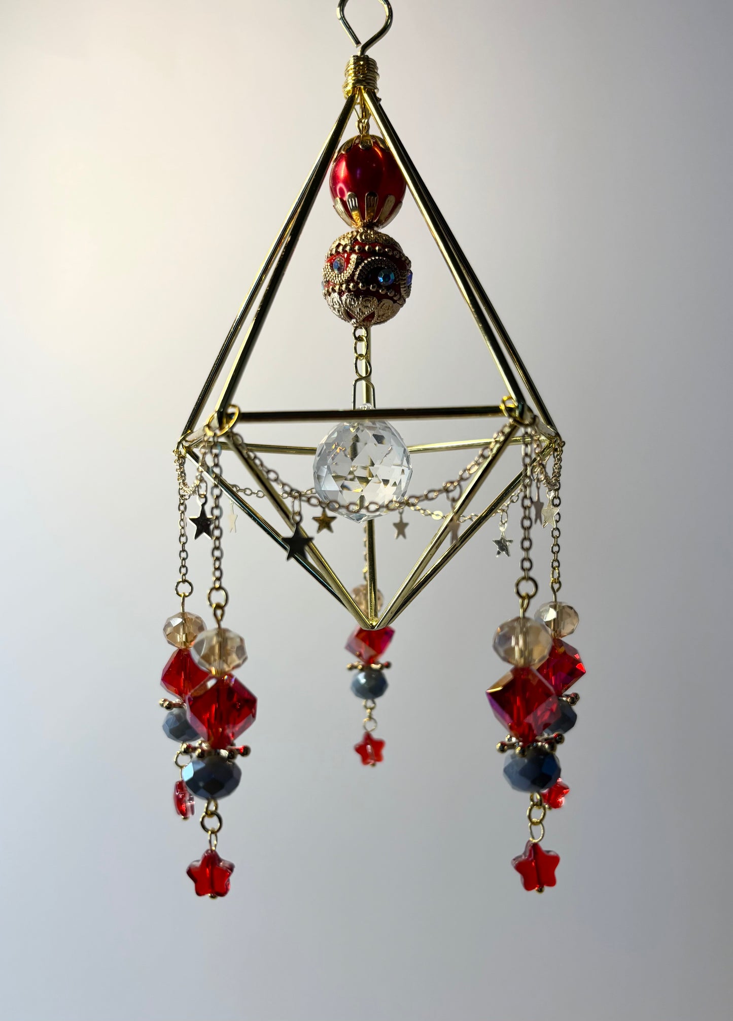 Gold Geometric Frame with 5 Pendants, Red Stars