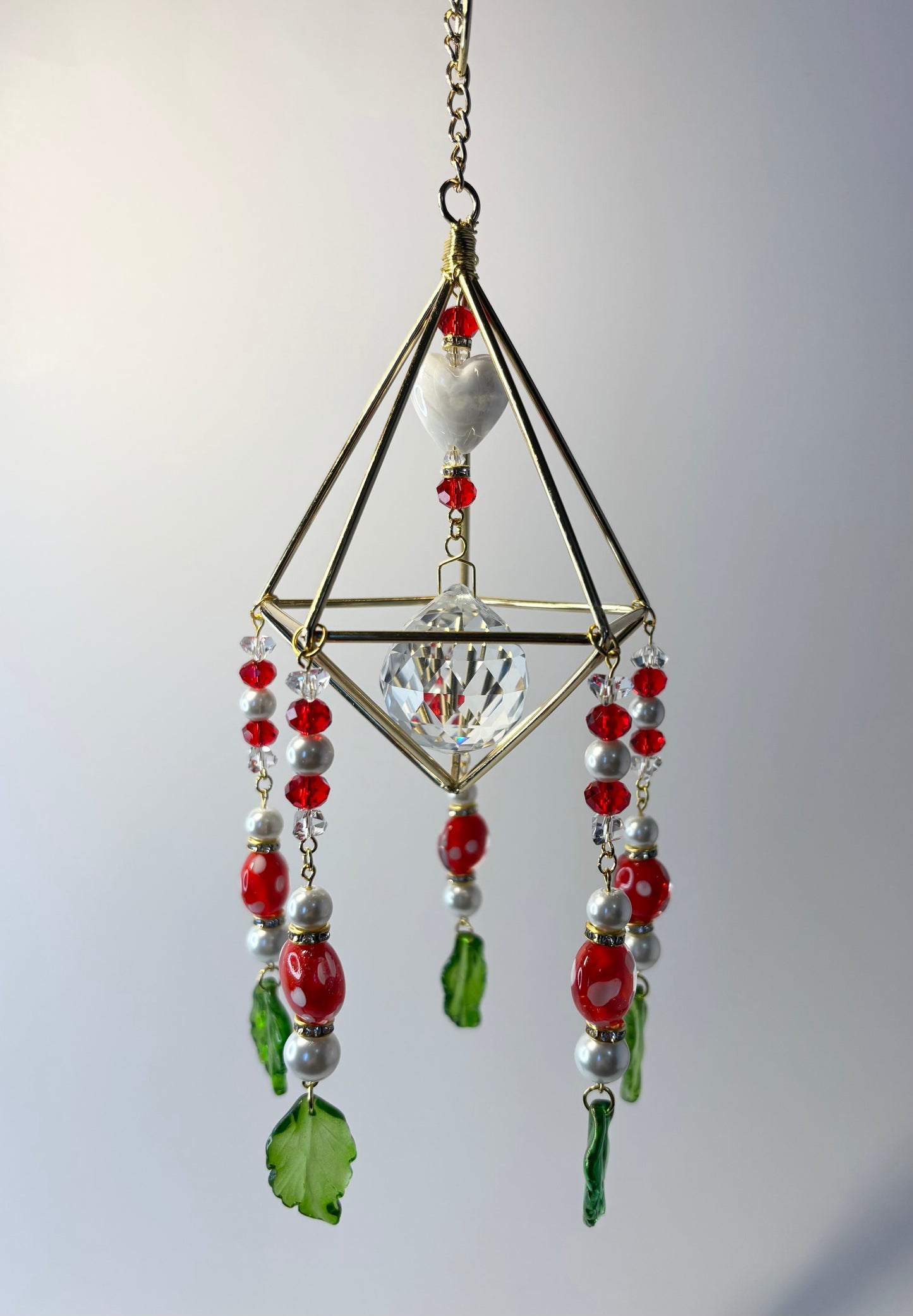 Gold Geometric Frame with 5 Pendants, Small Pearl